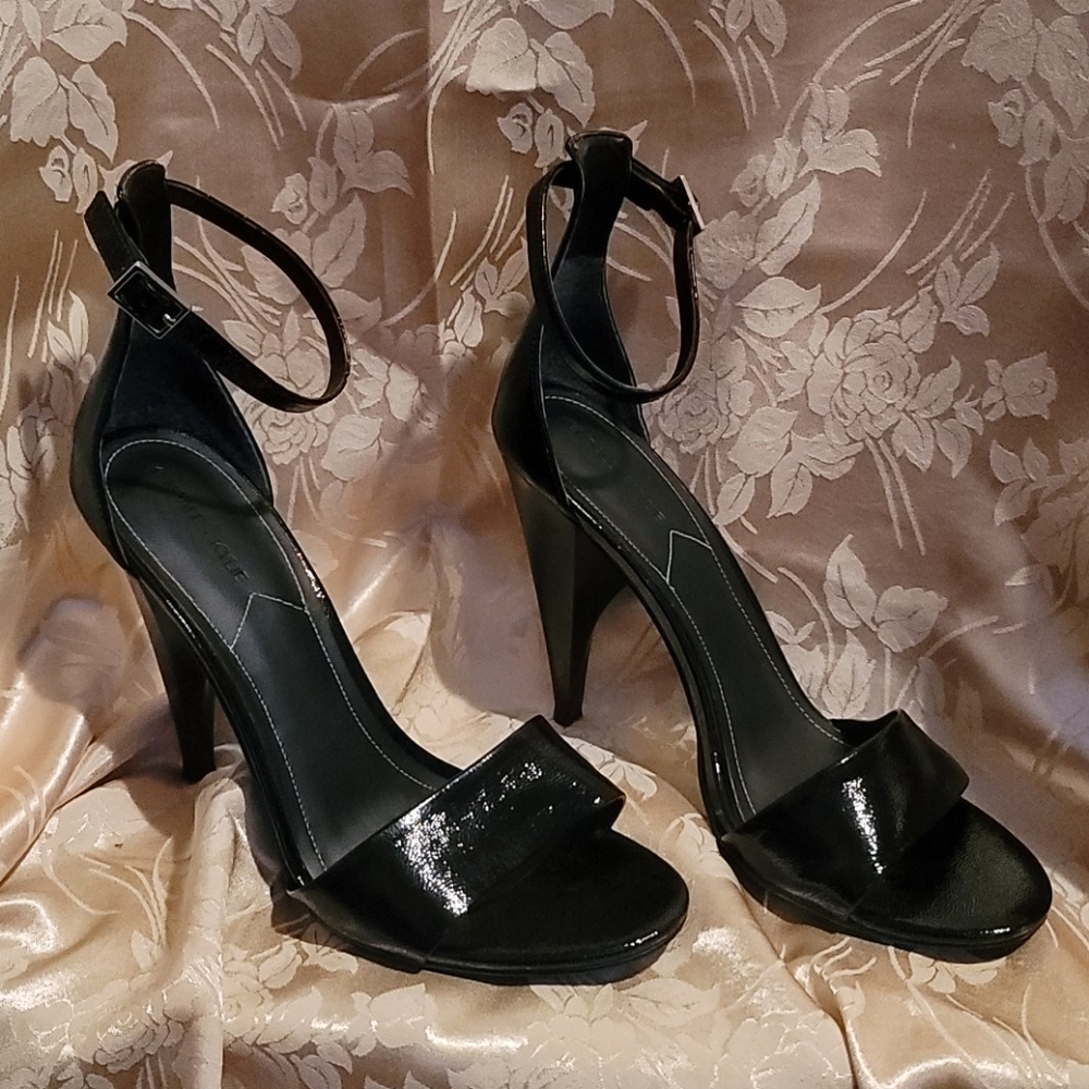Black patent leather... Kendall and Kylie shoes